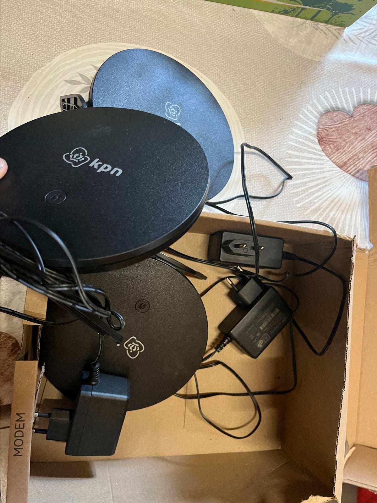 KPN wifi versterkers - 3 stuks met adapters, Ophalen of Verzenden, Gebruikt, Router met modem