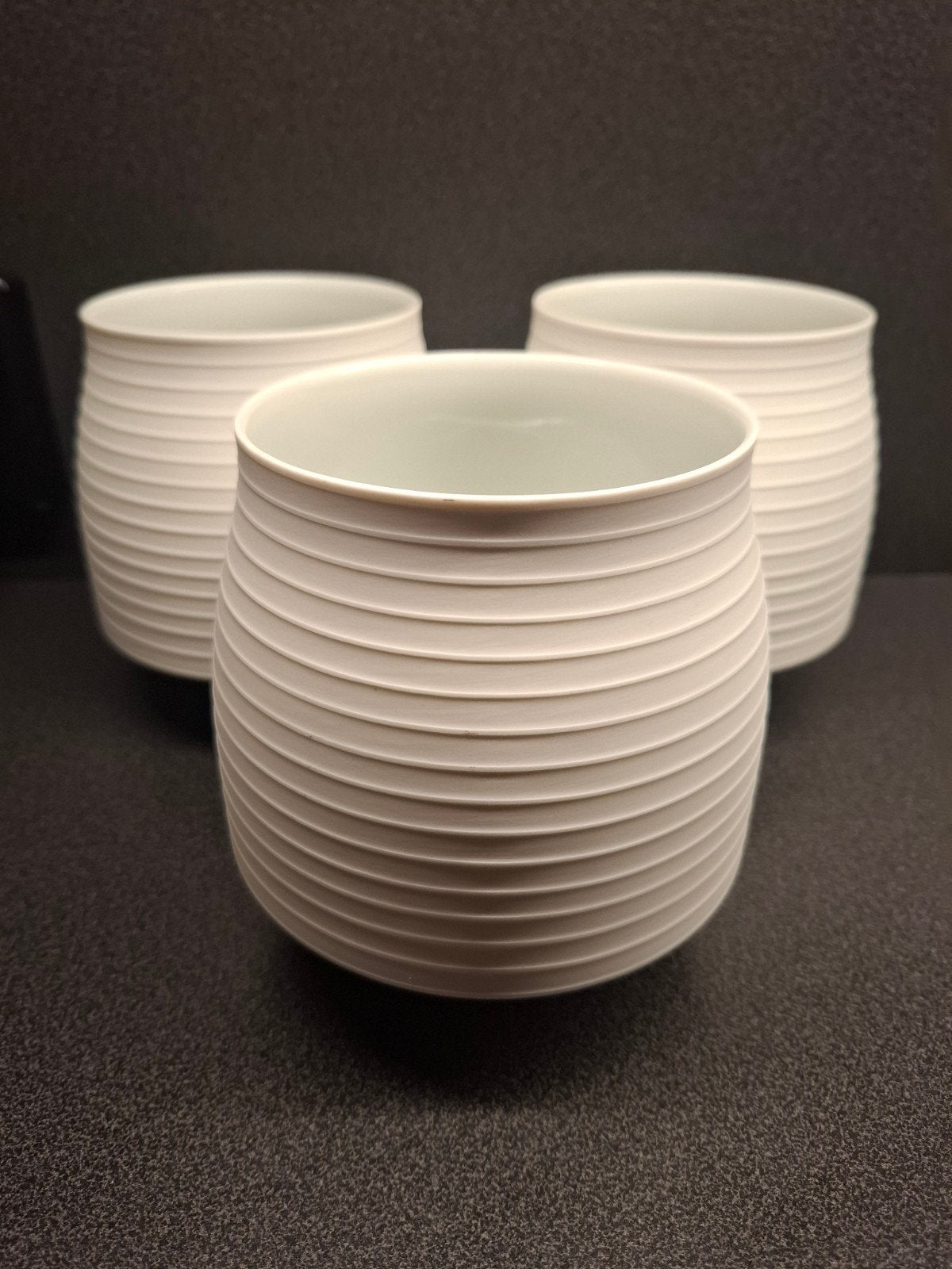 Drie Hering Berlin Pulse biscuit porseleinen vazen 14 cm, Antiek en Kunst, Ophalen of Verzenden