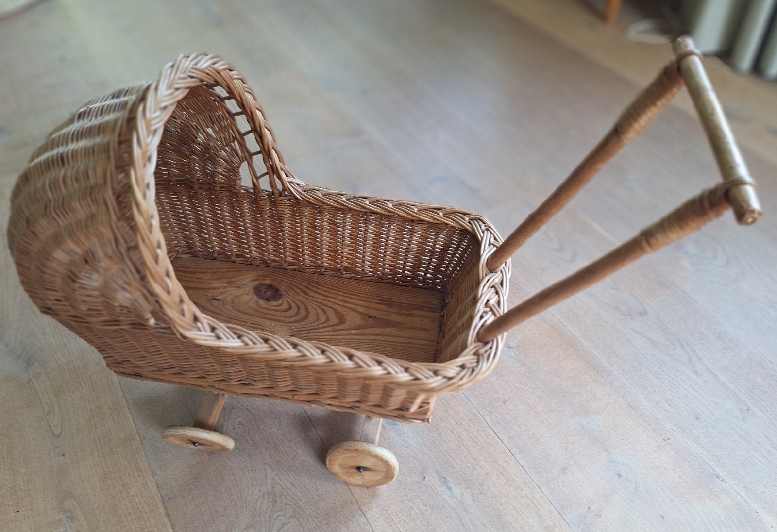 Rotan poppenwagen vintage, Ophalen, Gebruikt, Overige typen