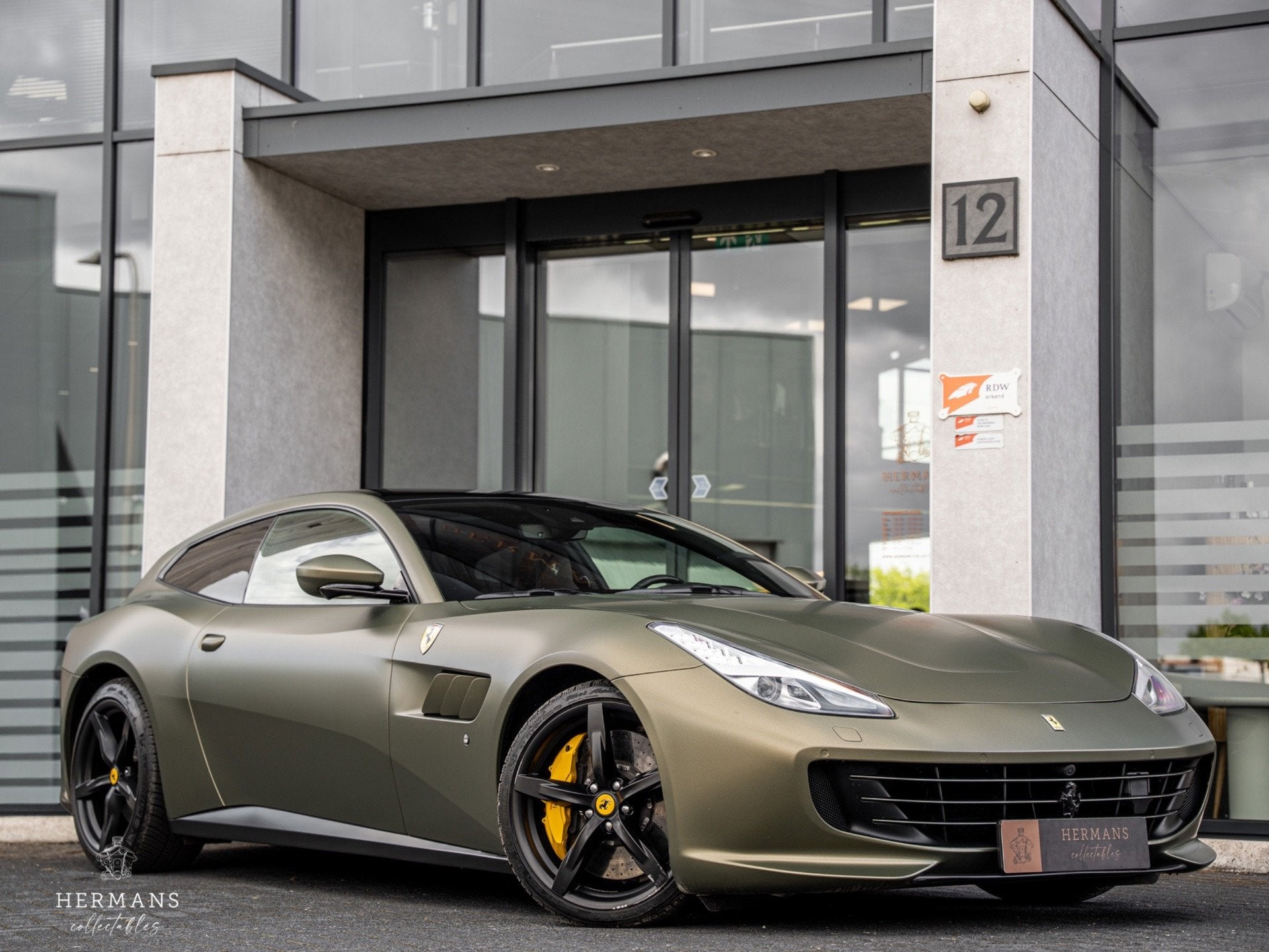 Ferrari GTC4Lusso T 3.9 V8 / Warranty / Passenger Display /, Auto's, Ferrari, Achterwielaandrijving, Wit, Leder, 3855 cc