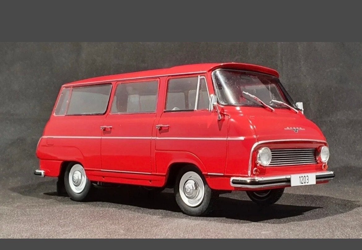 Skoda 1203 uit 1968 - Whitebox 1:24 Modelauto, Ophalen of Verzenden, Nieuw