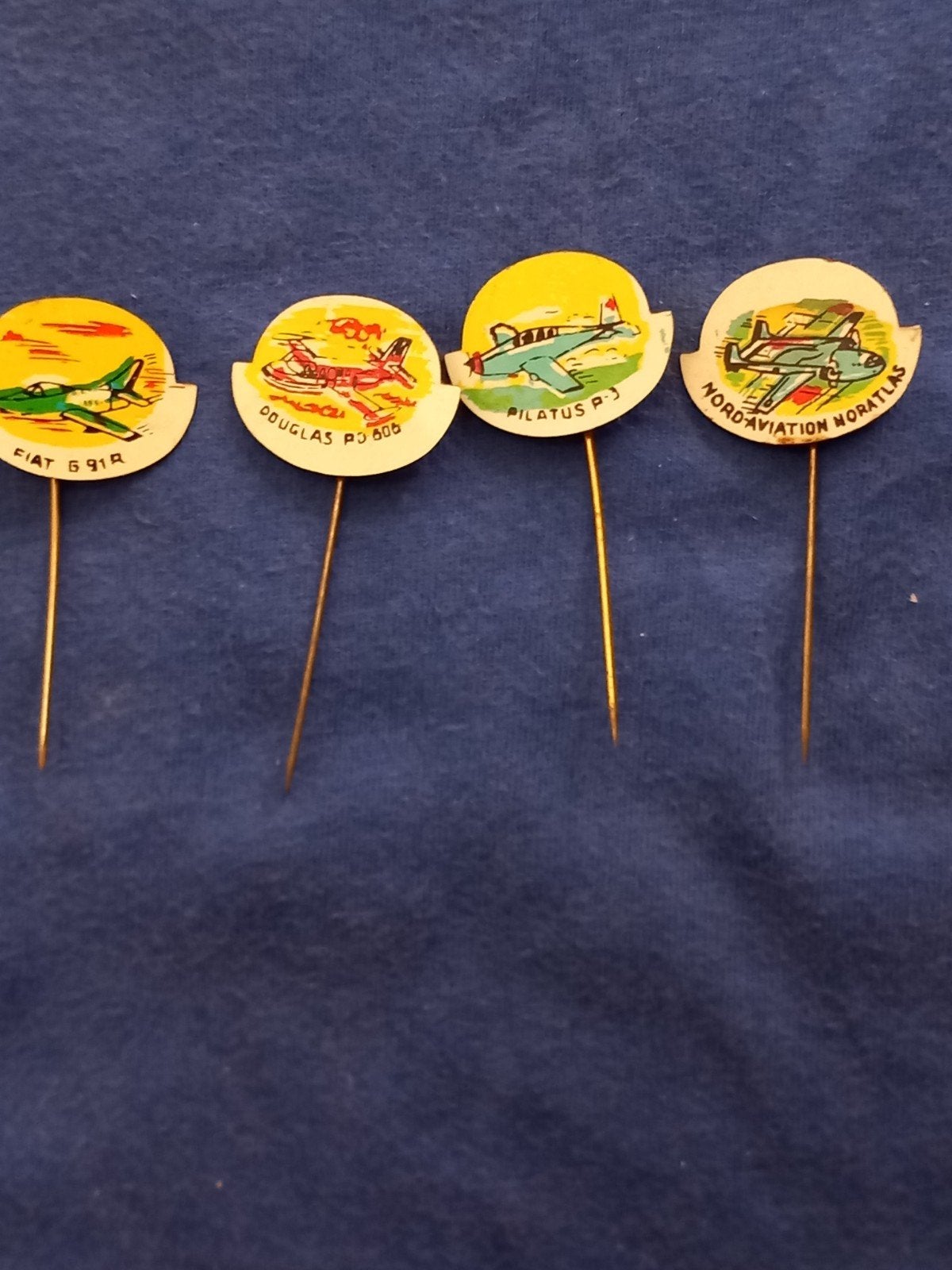 4x speldjes vliegtuigen, Verzamelen, Speldjes, Pins en Buttons, Ophalen of Verzenden, Zo goed als nieuw, Transport