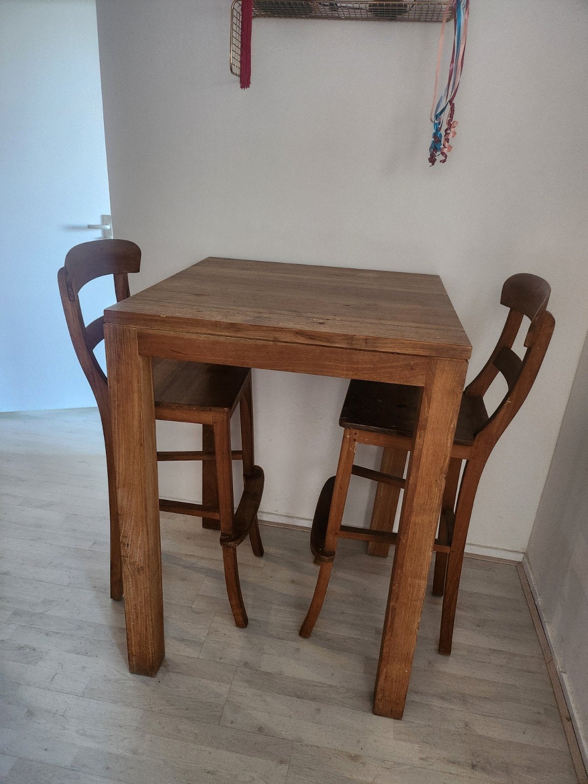 Set van 3 houten barkrukken en tafel- Gebruikt, Gebruikt, 60 tot 90 cm, Ophalen of Verzenden, 3 krukken