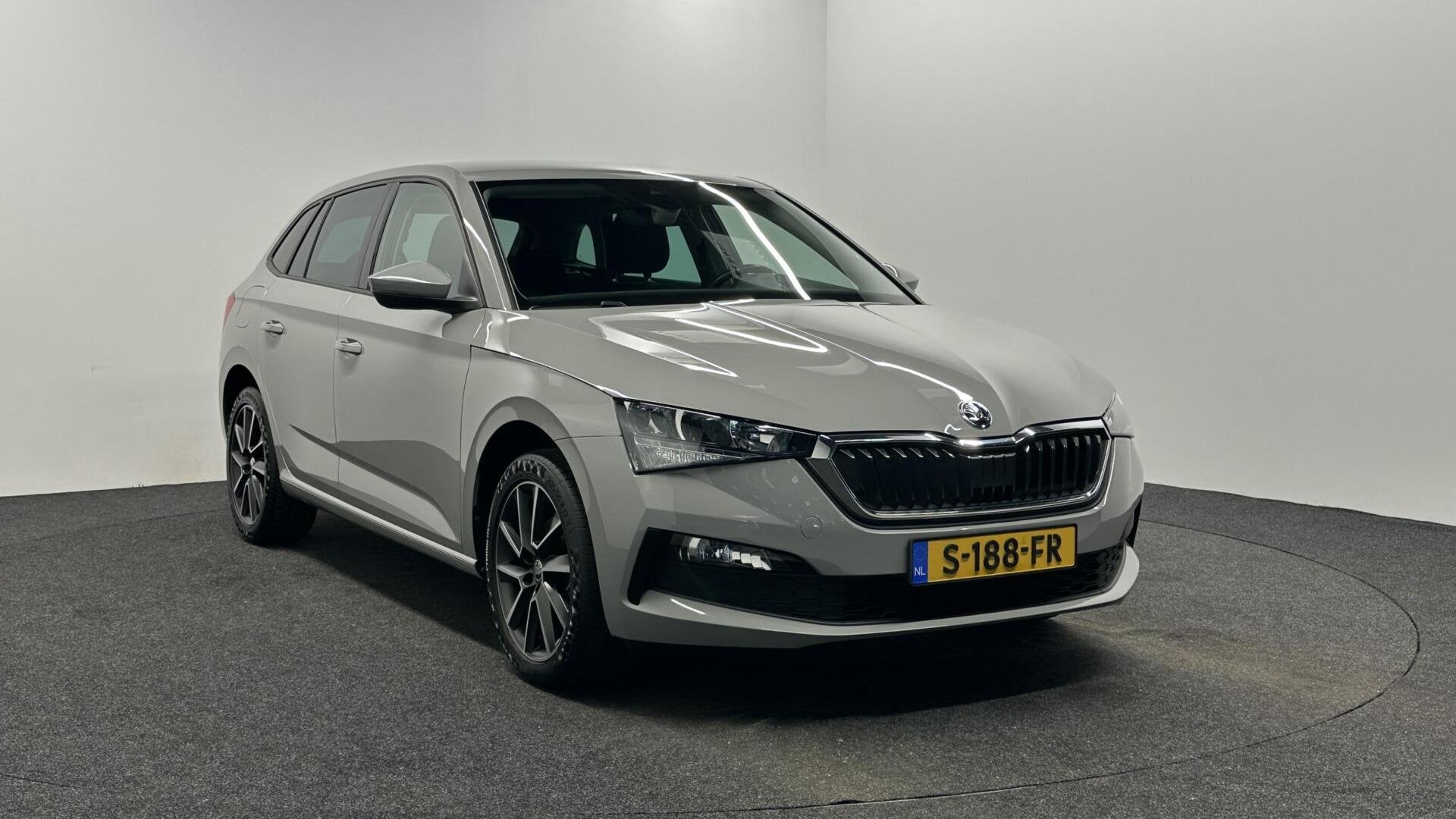 Skoda Scala 1.0 TSI Ambition CARPLAY DAB LM CRUISE., Auto's, Skoda, Voorwielaandrijving, 1131 kg, Gebruikt, Euro 6