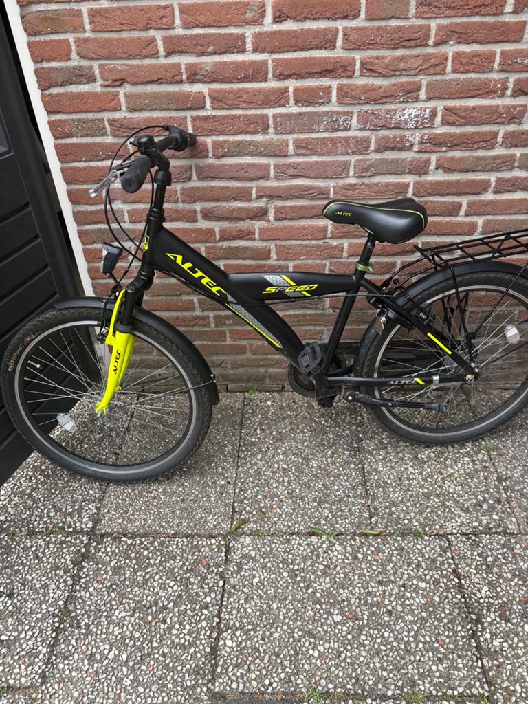 Jongensfiets 24 inch Altec, Fietsen en Brommers, Ophalen, Zo goed als nieuw, 24 inch, Versnellingen
