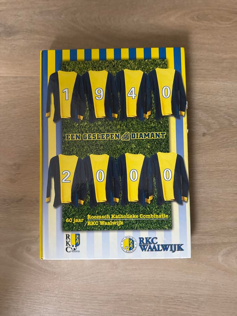 Boek 60 jaar RKC Waalwijk - Een Geslepen Diamant, Boeken, Sportboeken, Zo goed als nieuw, Balsport, Ophalen of Verzenden