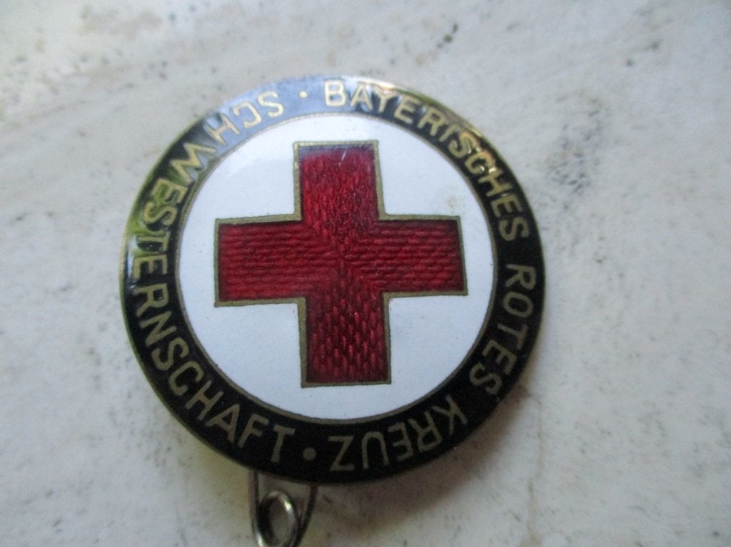 Emaille dienstbroche Bayerisches Rotes Kreuz, Verzamelen, Verzenden, Landmacht, Duitsland, Lintje, Medaille of Wings