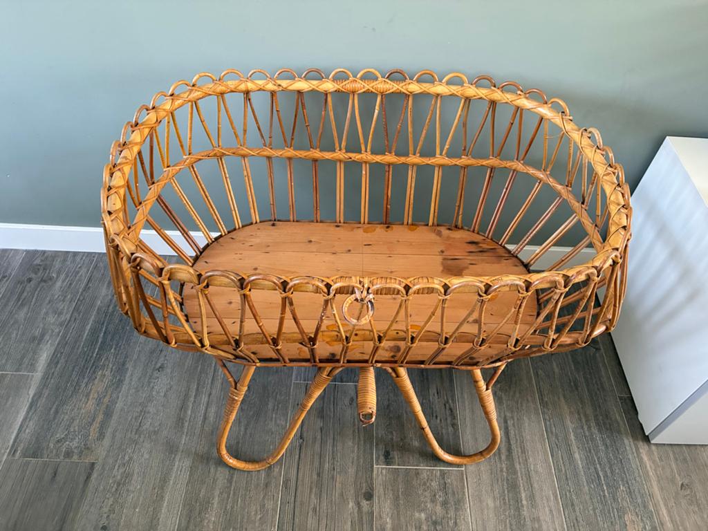 Vintage rotan wieg met hemel, Kinderen en Baby's, Babywiegjes en Ledikanten, Ophalen, Gebruikt, Wieg