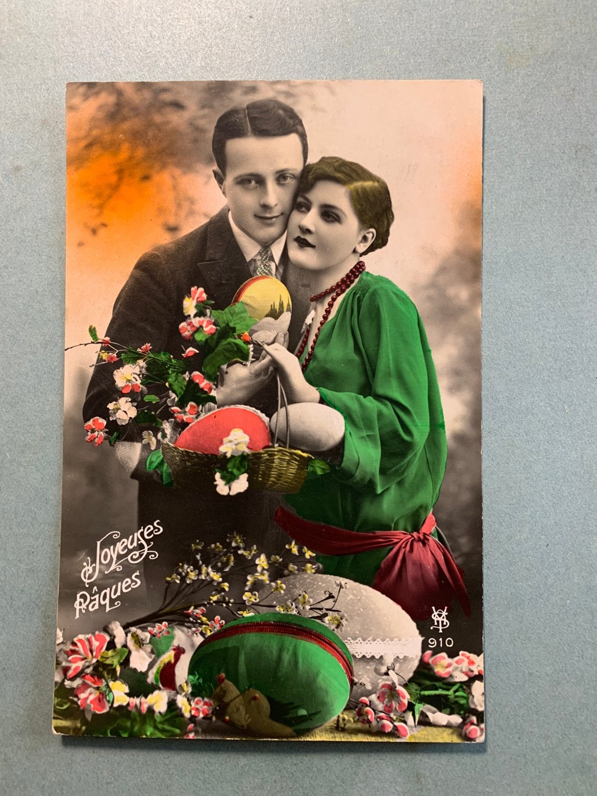 Joyeuses Pâques - dame en heer met paaseieren, Ophalen of Verzenden, 1920 tot 1940, Gelopen, Feest(dag)
