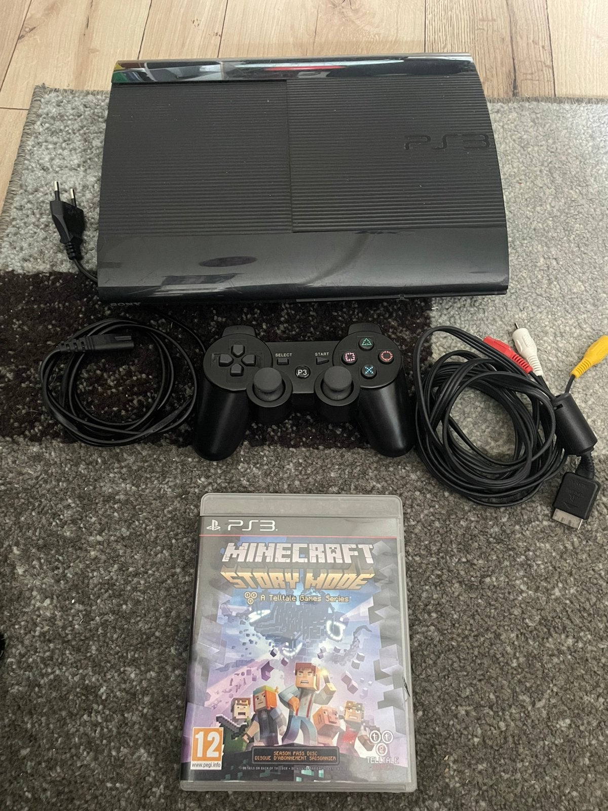 Playstation 3 met kabels nieuwe controller en minecraft, 1 speler, Ophalen, Zo goed als nieuw, Vanaf 3 jaar