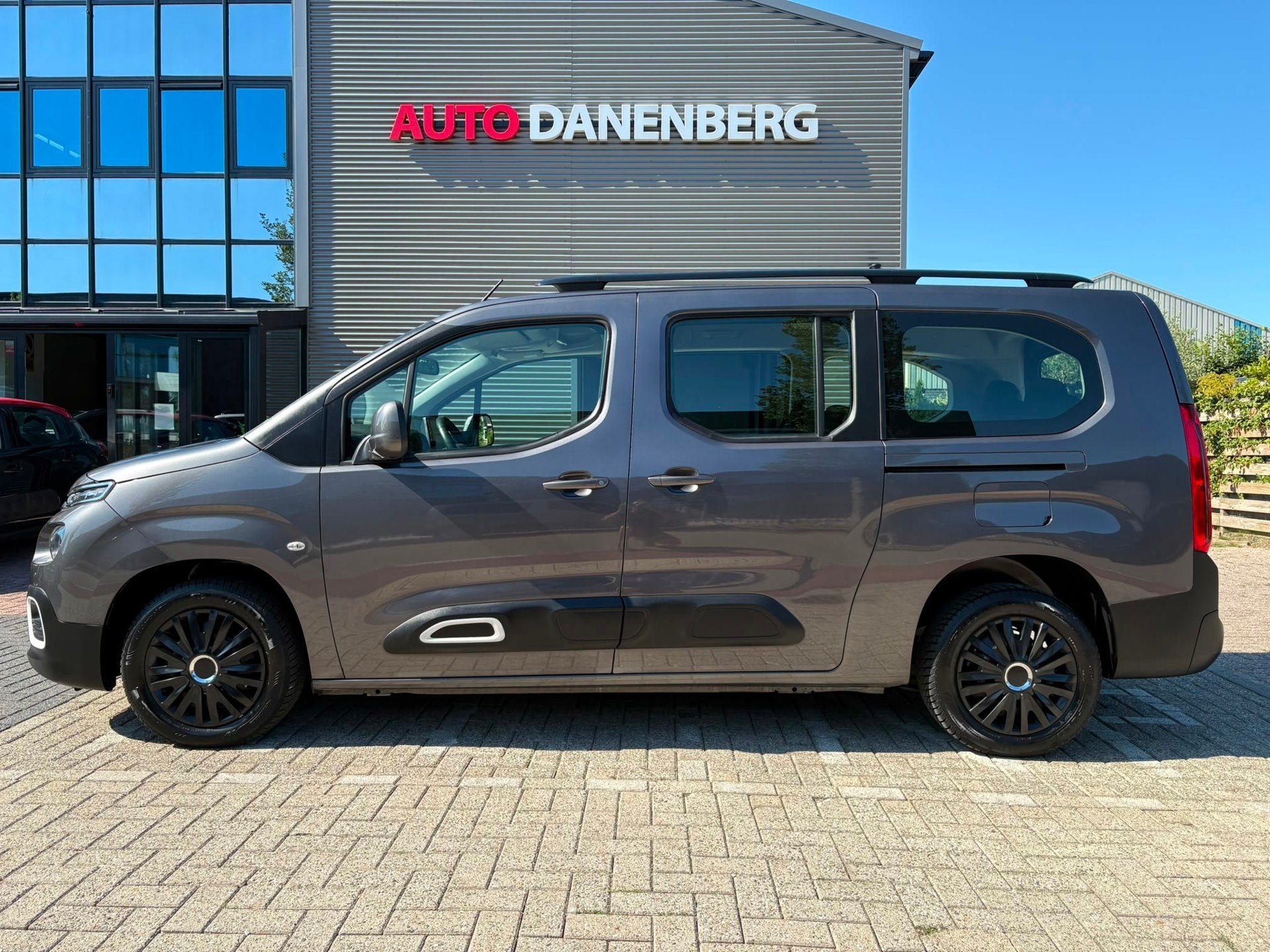 Citroen Berlingo XL 1.2 PureTech Feel 7persoons! GARANTIE!, Voorwielaandrijving, Stof, Zwart, 1199 cc