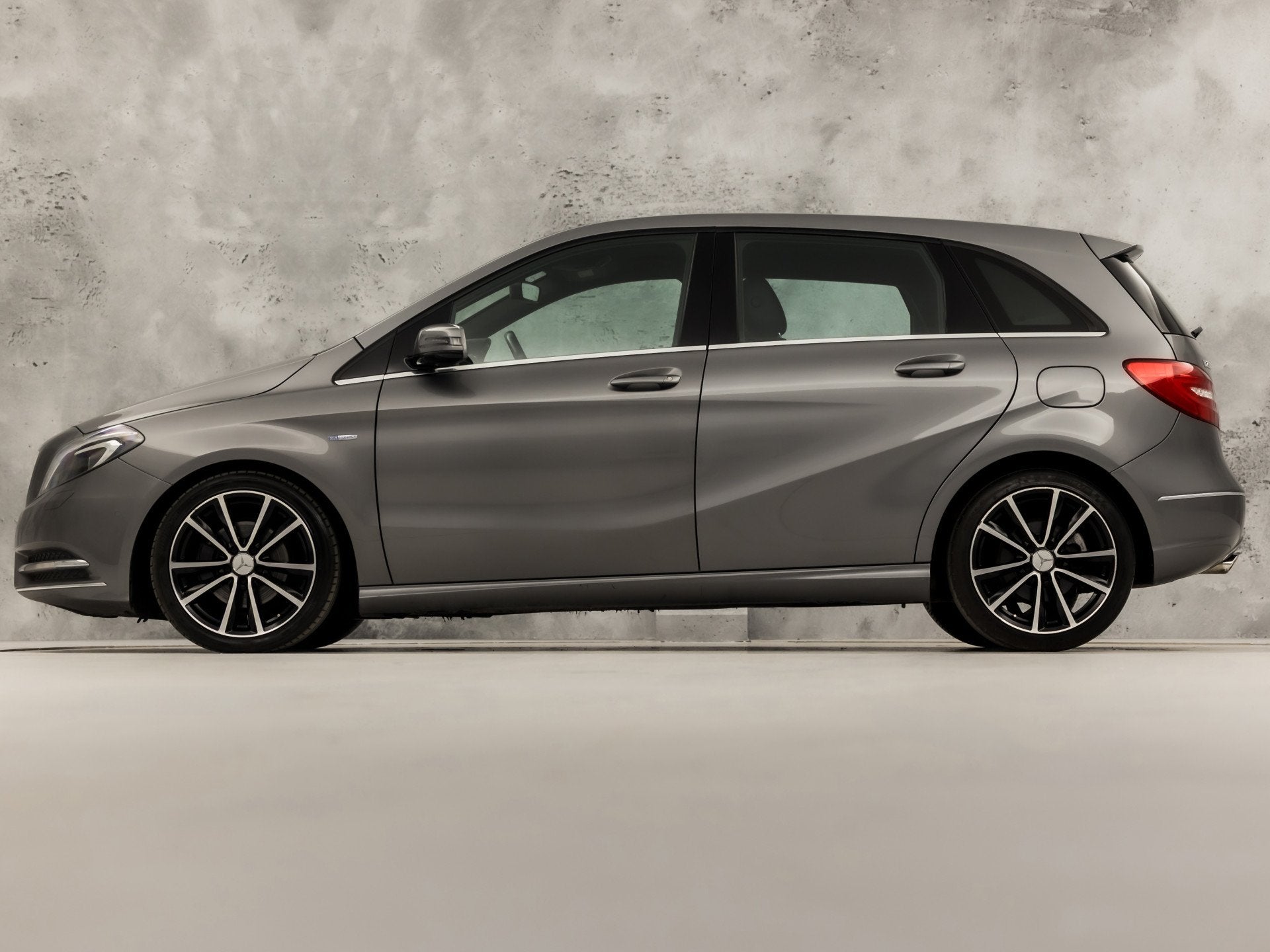 Mercedes-Benz B-Klasse 200 AMG Sport 157Pk (GROOT NAVI, CLIM, Voorwielaandrijving, Gebruikt, Handgeschakeld, Automatische klimaatregeling