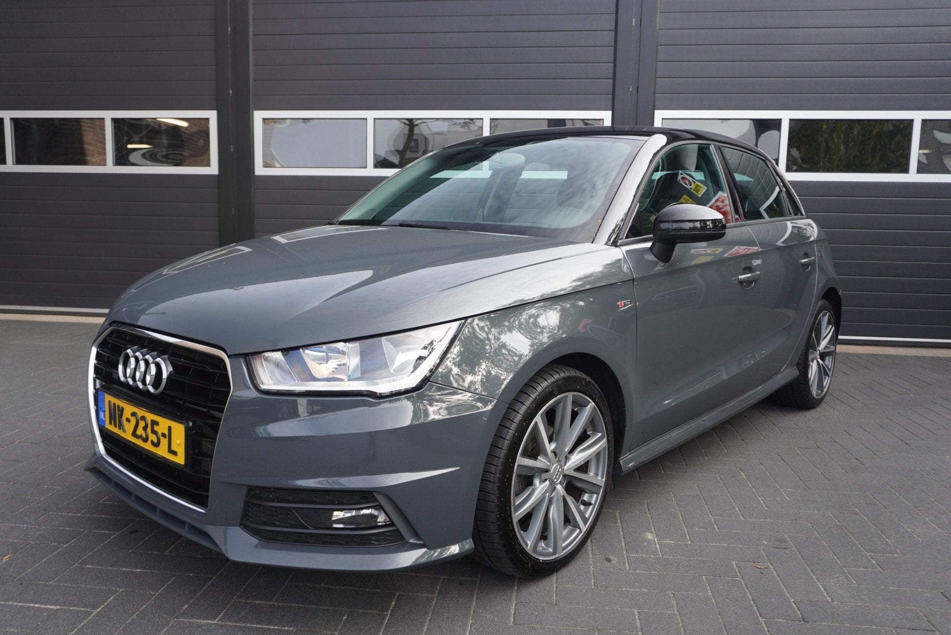 Audi A1 Sportback 1.0 TFSI Adrenalin Airco/Navi/Cruise, Voorwielaandrijving, Euro 6, 95 pk, 4 stoelen