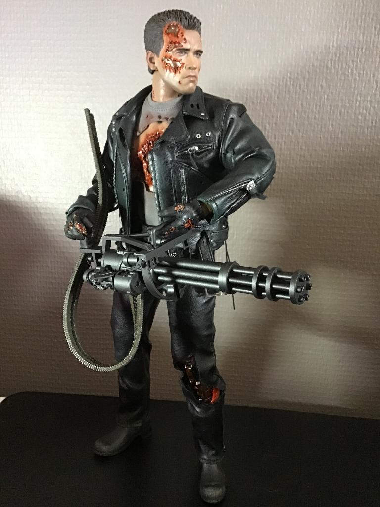 Terminator T-800 met minigun 1/6 zonder doos present toys, Ophalen of Verzenden, Zo goed als nieuw, Actiefiguur of Pop