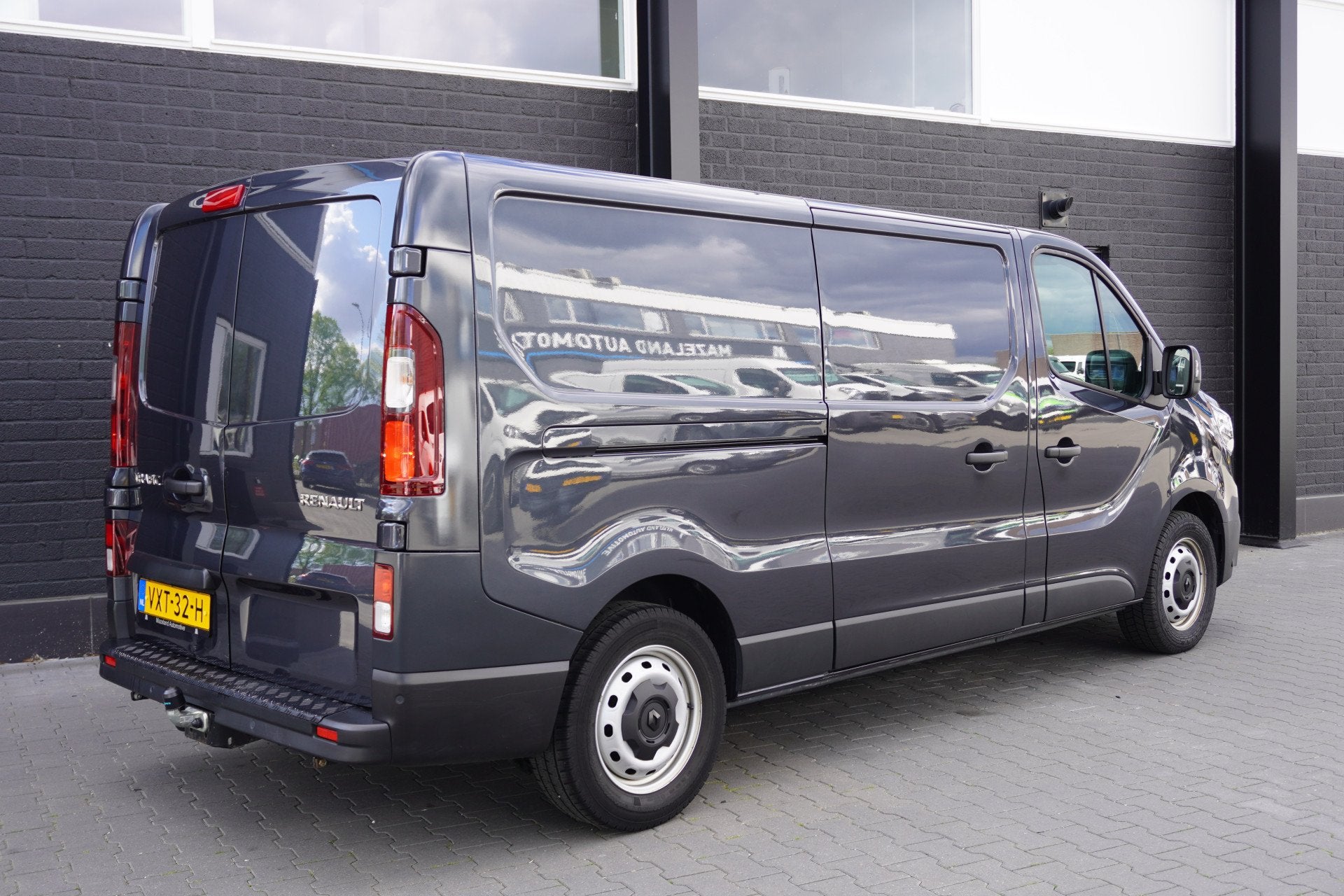 Renault Trafic 2.0 dCi L2 EURO 6 - Airco - Cruise - Trekhaak, Voorwielaandrijving, Stof, Gebruikt, 4 cilinders