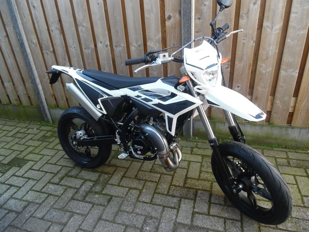 Nieuwe Beta RR 50 Sport Euro5+ Wit/zwart & zwart/rood 2026, 6 versnellingen, Nieuw, Via leonardo da vinci 11, Santa Maria di Sala Italië