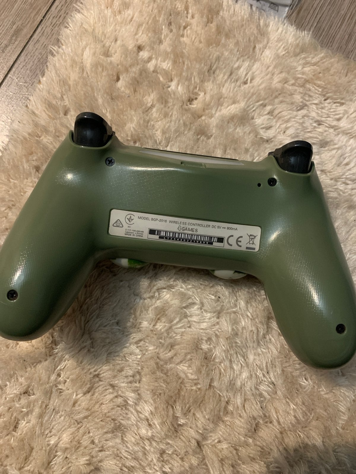 PS4 Controller Camouflage - Draadloos en Zo goed als nieuw, Spelcomputers en Games, Ophalen of Verzenden, Zo goed als nieuw, Controller