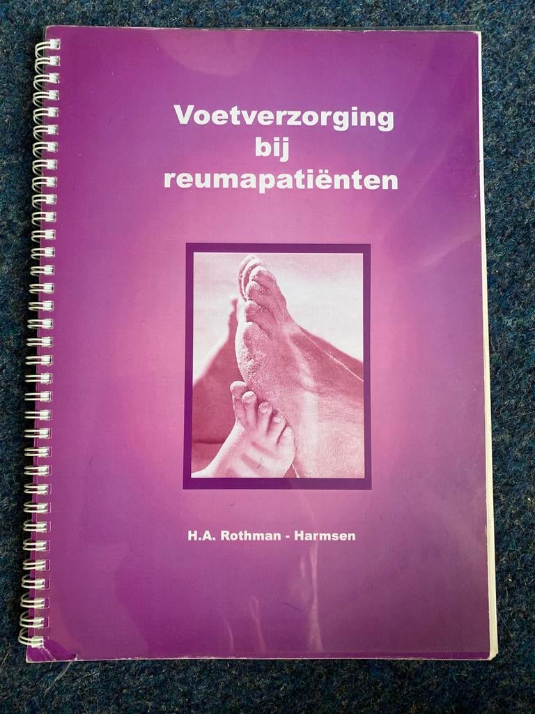 Twee pedicureboeken diabetici en reuma, Ophalen of Verzenden, Beta, Gelezen