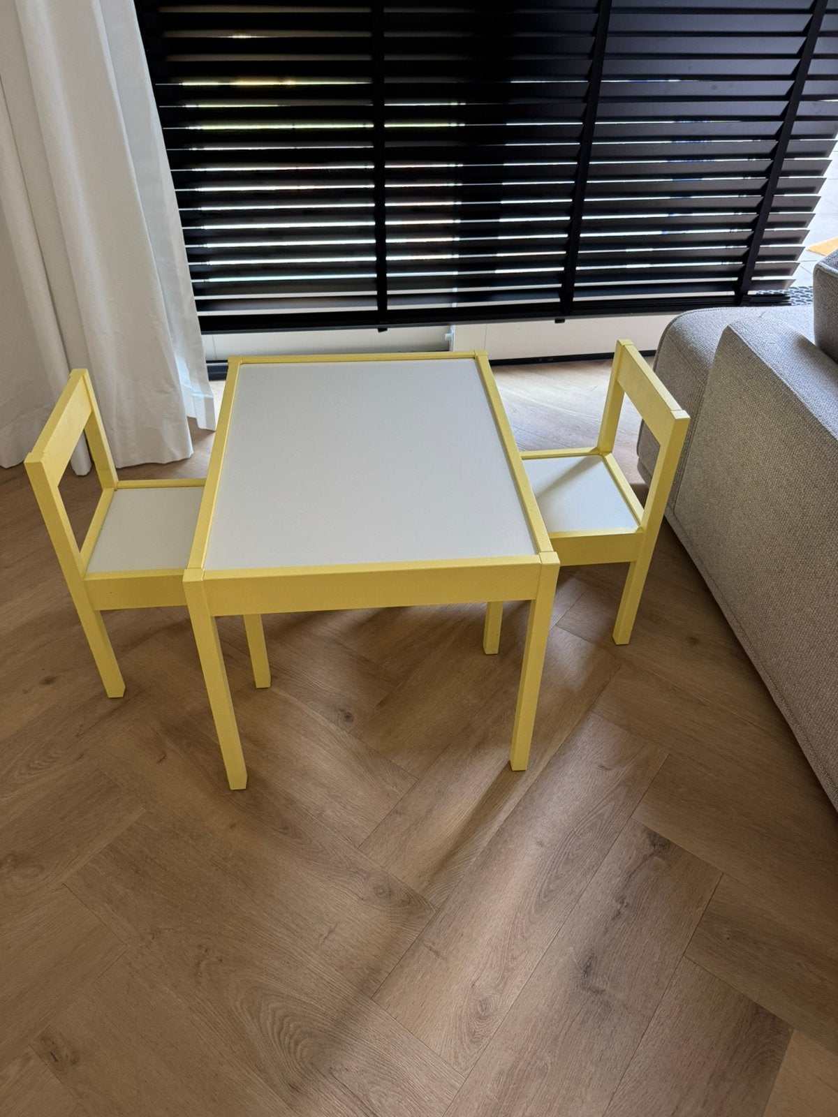 Ikea kindertafel set in butter yellow, Kinderen en Baby's, Kinderkamer | Tafels en Stoelen, Ophalen, Zo goed als nieuw, Tafel(s) en Stoel(en)