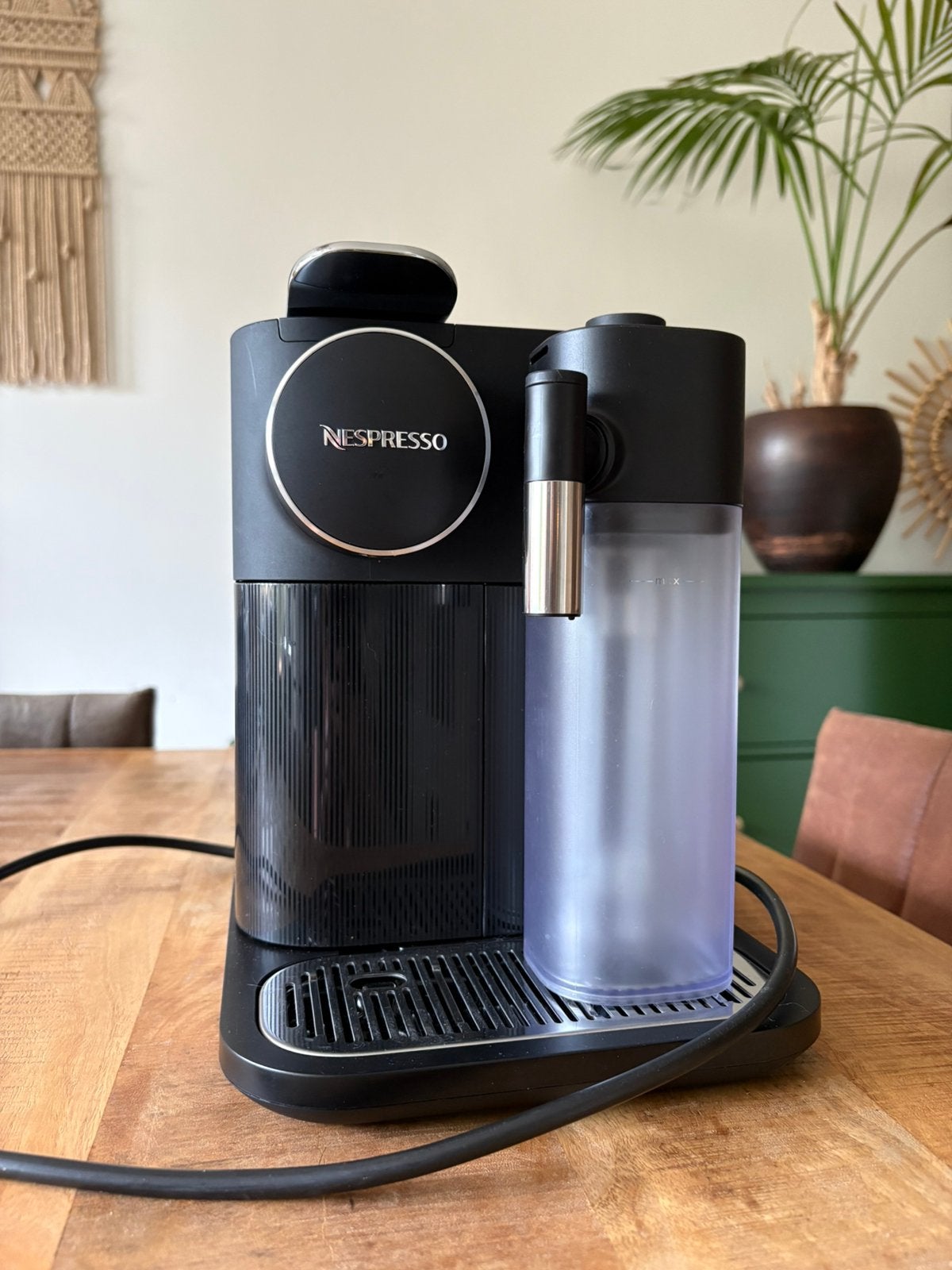 De’Longhi Nespresso Gran Lattissima defect, Ophalen, Koffiemachine, Zo goed als nieuw, 4 tot 10 kopjes