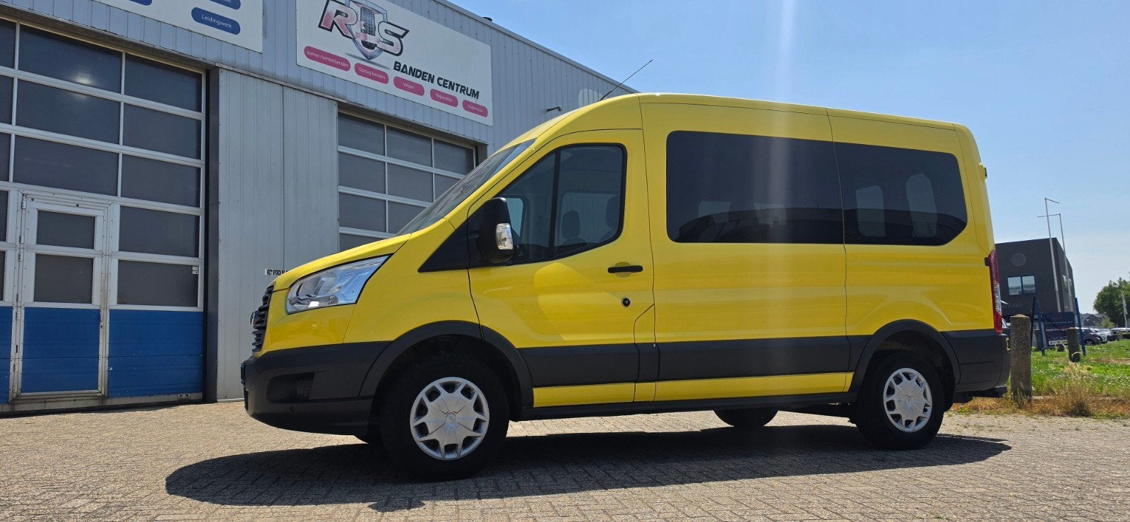 Ford Transit Kombi 350 2.0 Tdci 130PK S&S L2h2 Aut 2019 Geel, Auto's, Ford, Stof, 1995 cc, Bedrijf, Diesel