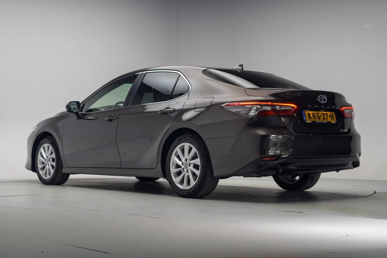 Toyota Camry 2.5 Hybrid Comfort [ LED Camera Lane-assist Cli, Automatische klimaatregeling, Gebruikt, 4 cilinders, 2487 cc