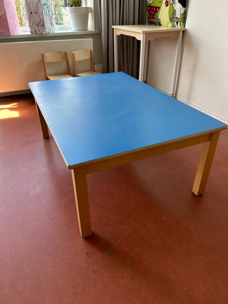 Teab: peutertafel met 6 stoelen, Heutink, blauw/hout, Ophalen, Gebruikt, Stoel(en)