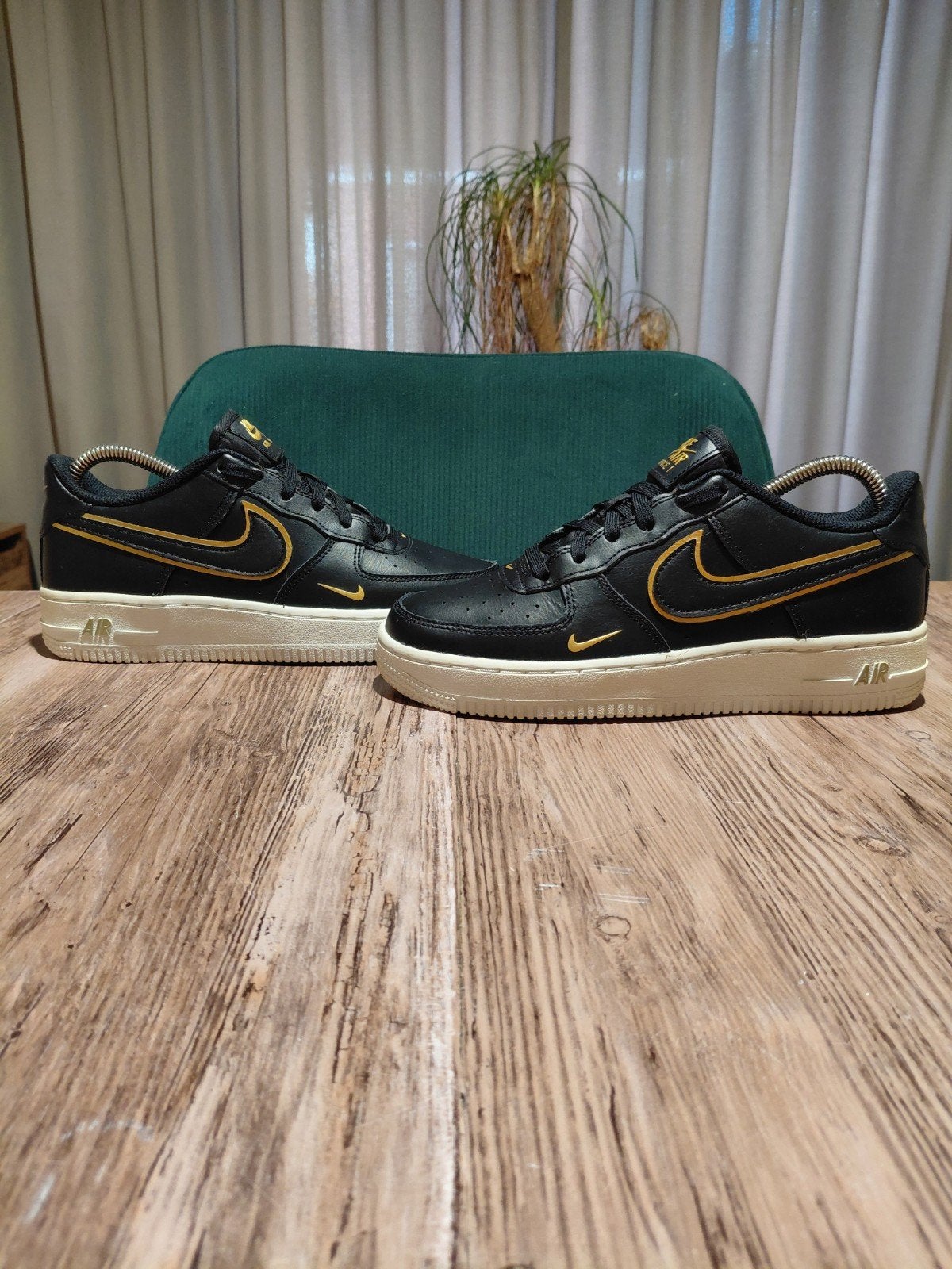 Nike Air Force 1 LUX 'Black Gold' Size 37,5, Zwart, Nike, Ophalen of Verzenden, Sneakers of Gympen