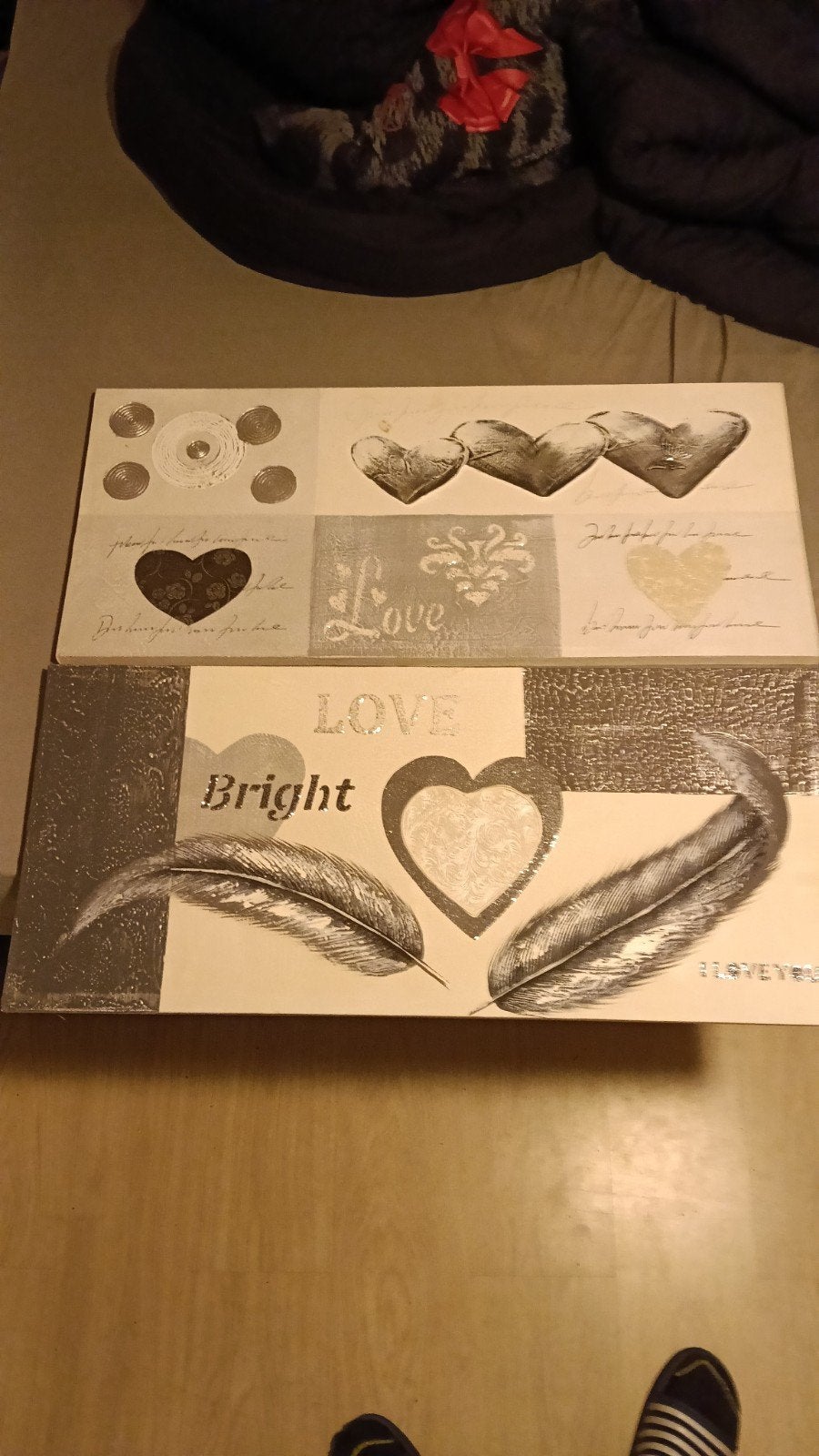 2 Schilderijen met hartjes en veren - 'Love Bright', Ophalen, Gebruikt, Schilderij, 5 – 50