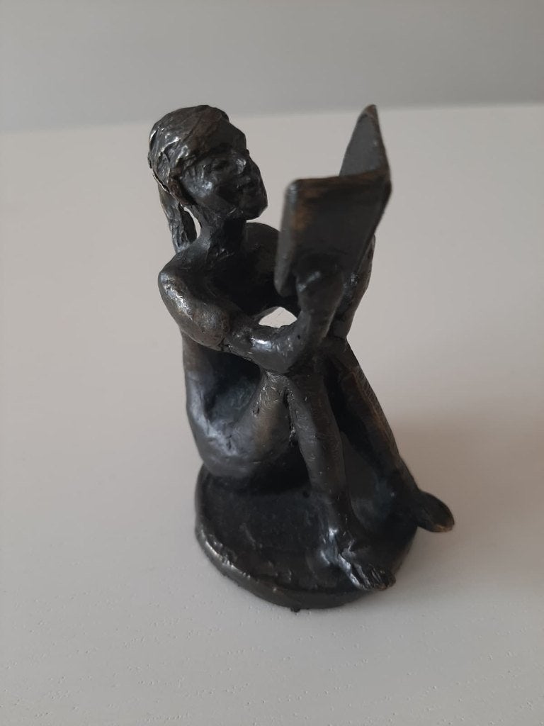 Bronzen beeldje Sophie lezend, CORRIE AMMERLAAN, Ophalen of Verzenden, Zo goed als nieuw, Mens