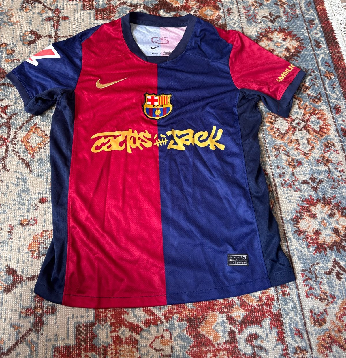 FC Barcelona x Travis Scott voetbalshirt, Ophalen of Verzenden, Nieuw, Maat 48/50 (M), Meerkleurig