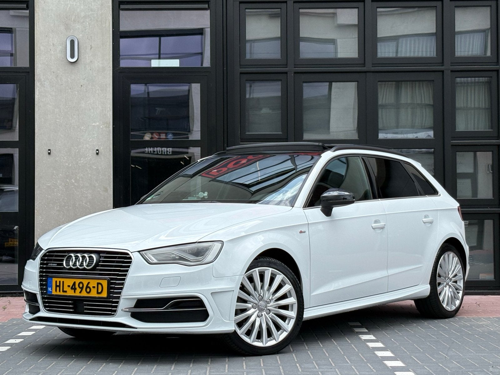 Audi A3 E-tron S Tronic/Panodak/S-Line/Dealer onderhouden, Zwart, 4 cilinders, Wit, 1395 cc
