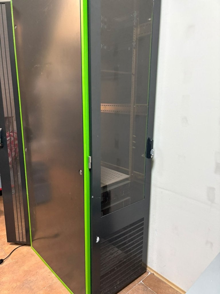 42U serverkast met glazen voordeur (BxDxH) 60x90x205cm, Ophalen, Gebruikt, Glas, Geperforeerd