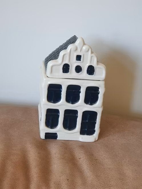 Keramiek huisje met deksel pennen of plantenbakje geen KLM., Ophalen