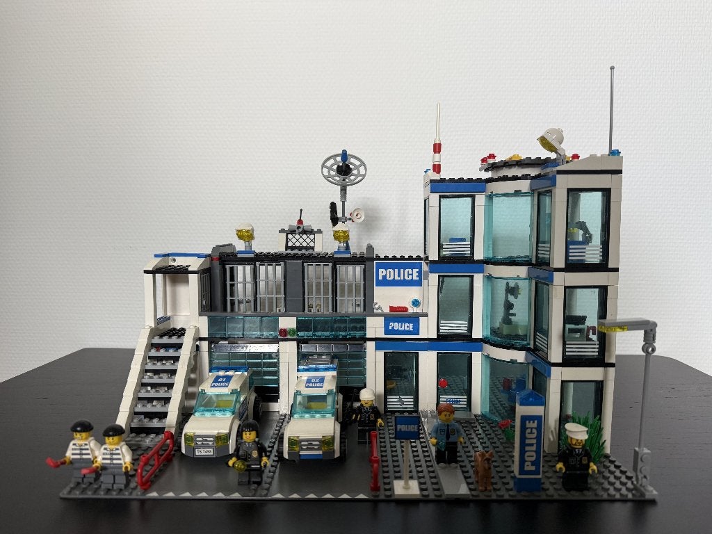 Lego 7498 politiebureau, Kinderen en Baby's, Speelgoed | Duplo en Lego, Compleet, City, Lego, Ophalen of Verzenden