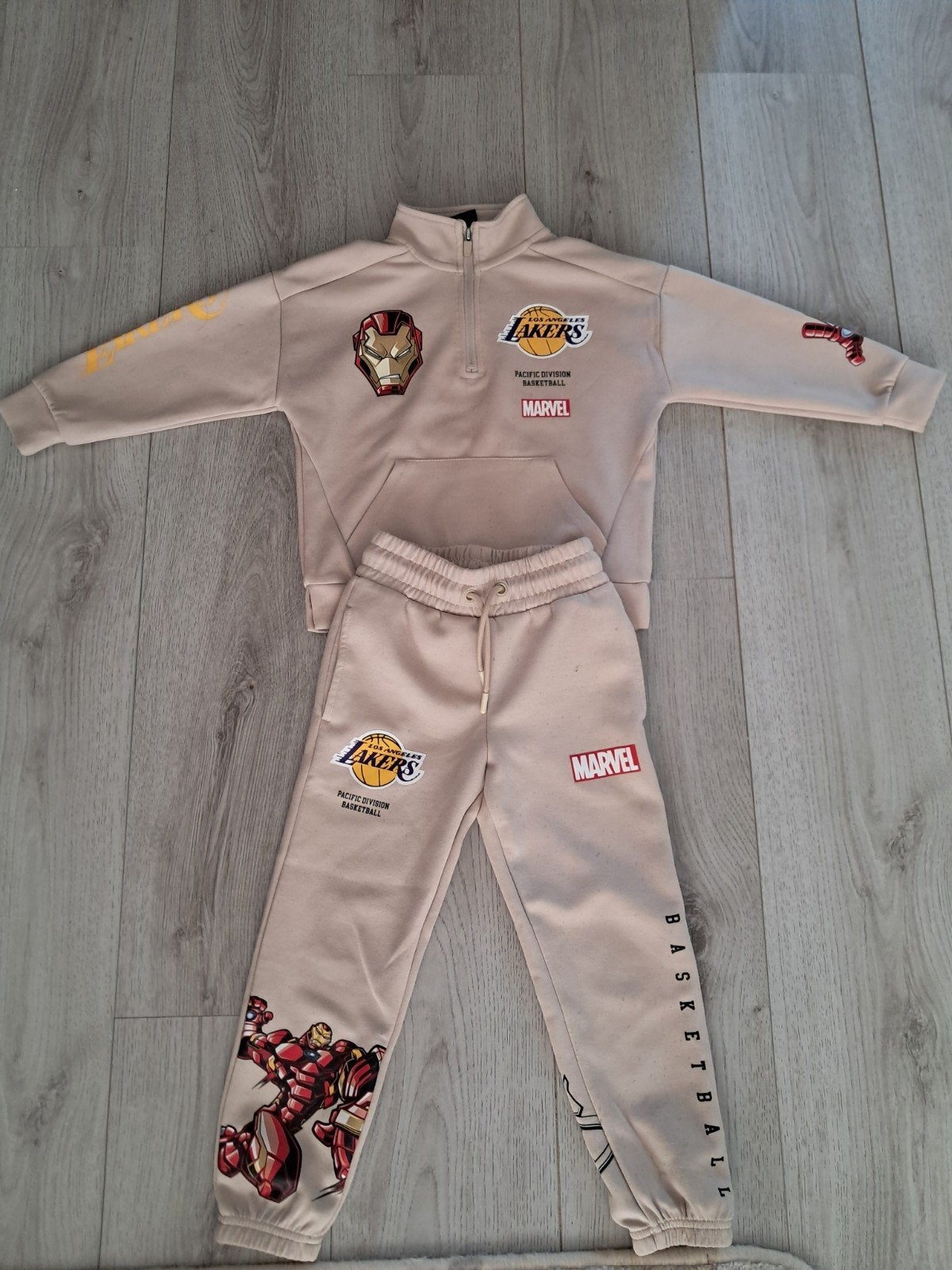 Marvel Iron Man Trainingspak Jongen maat 110, Ophalen of Verzenden, Gebruikt, Marvel / Lakers, Jongen