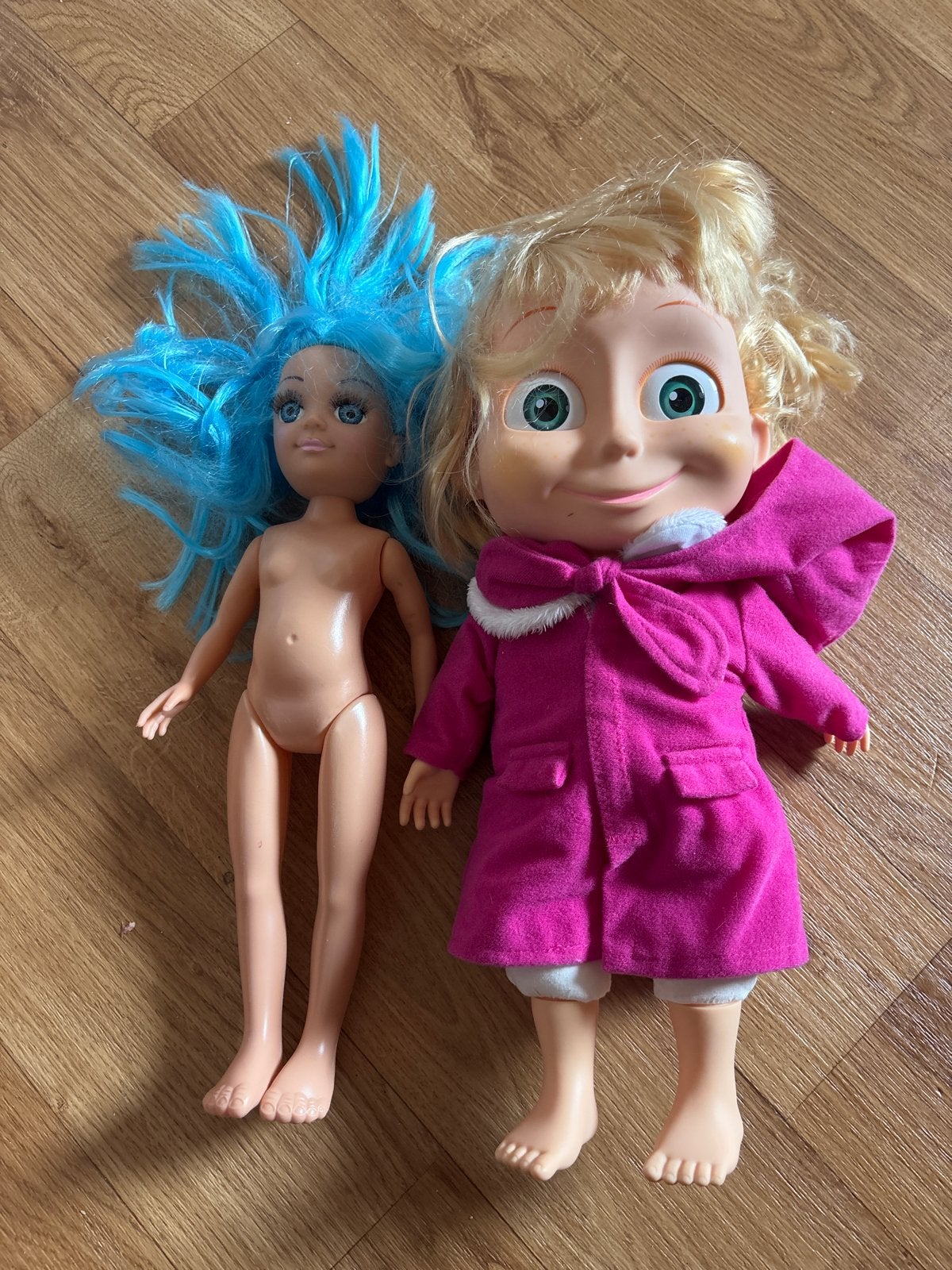 Set van 2 poppen: Barbie-achtig en Masha en de Beer, Kinderen en Baby's, Ophalen, Gebruikt, Barbie