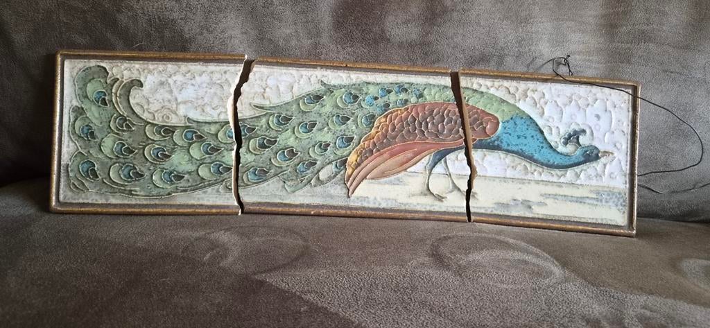 Delfts aardewerk Majolica cloisonné tegel met pauw (defect), Ophalen of Verzenden