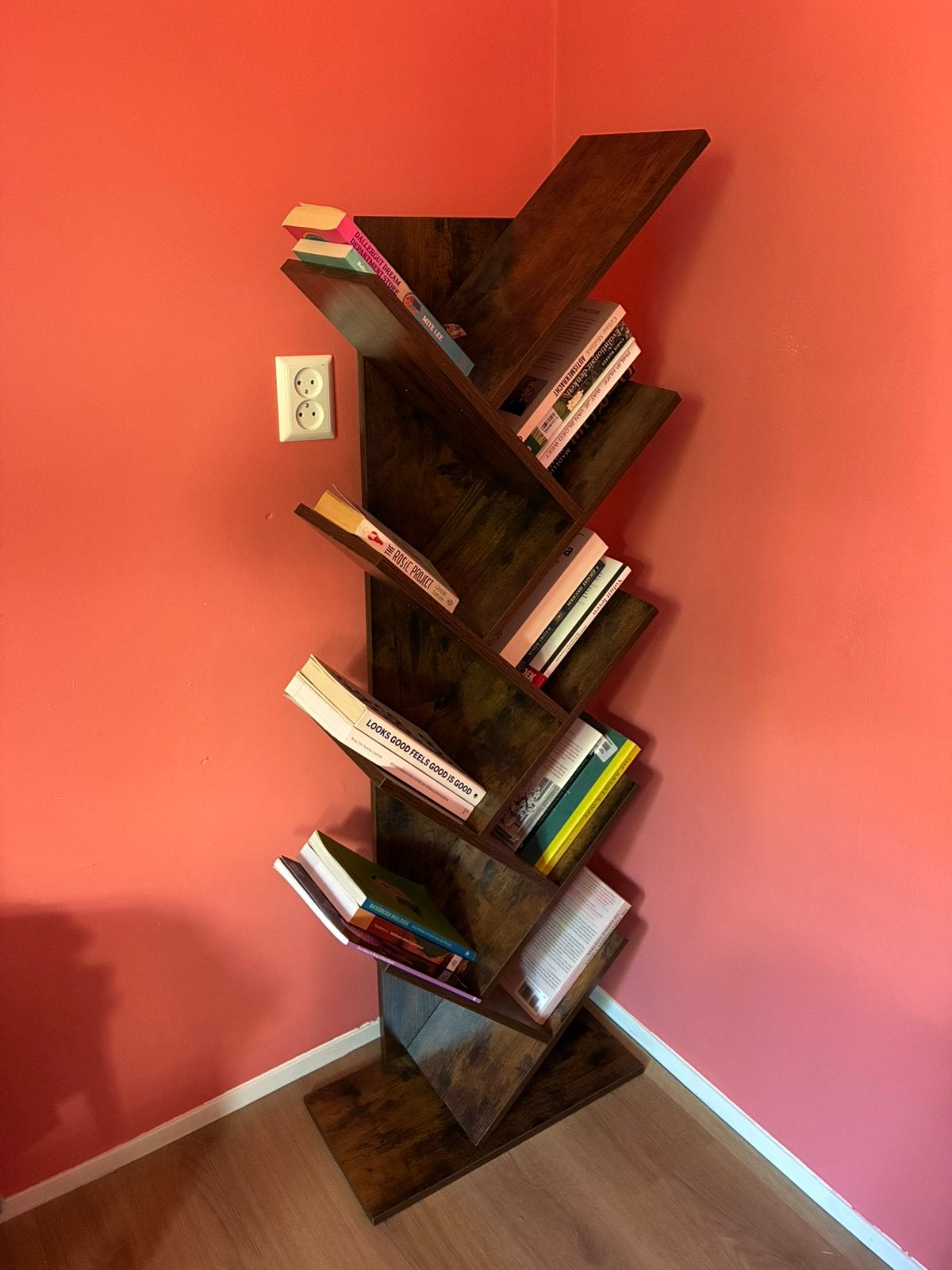 Uniek Boekenkastje van Amazon - Boomvormig Design, Ophalen, Met plank(en), Minder dan 50 cm, Zo goed als nieuw