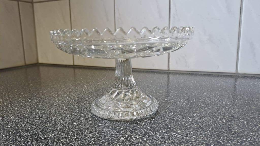 Mooie glazen fruitschaal op een voet., Antiek en Kunst, Ophalen of Verzenden