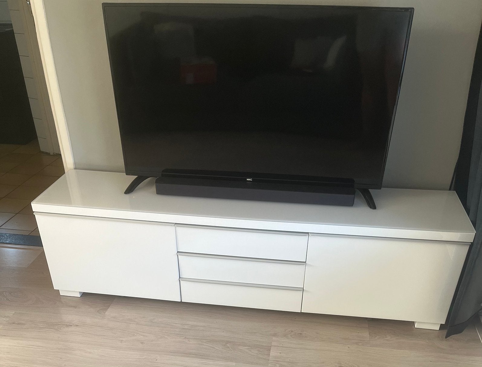 Hoogglans witte tv meubel, Ophalen, Zo goed als nieuw, 25 tot 50 cm, Minder dan 100 cm