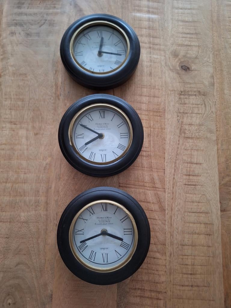 Drie Thomas A. Ross klokken, Antiek en Kunst, Ophalen