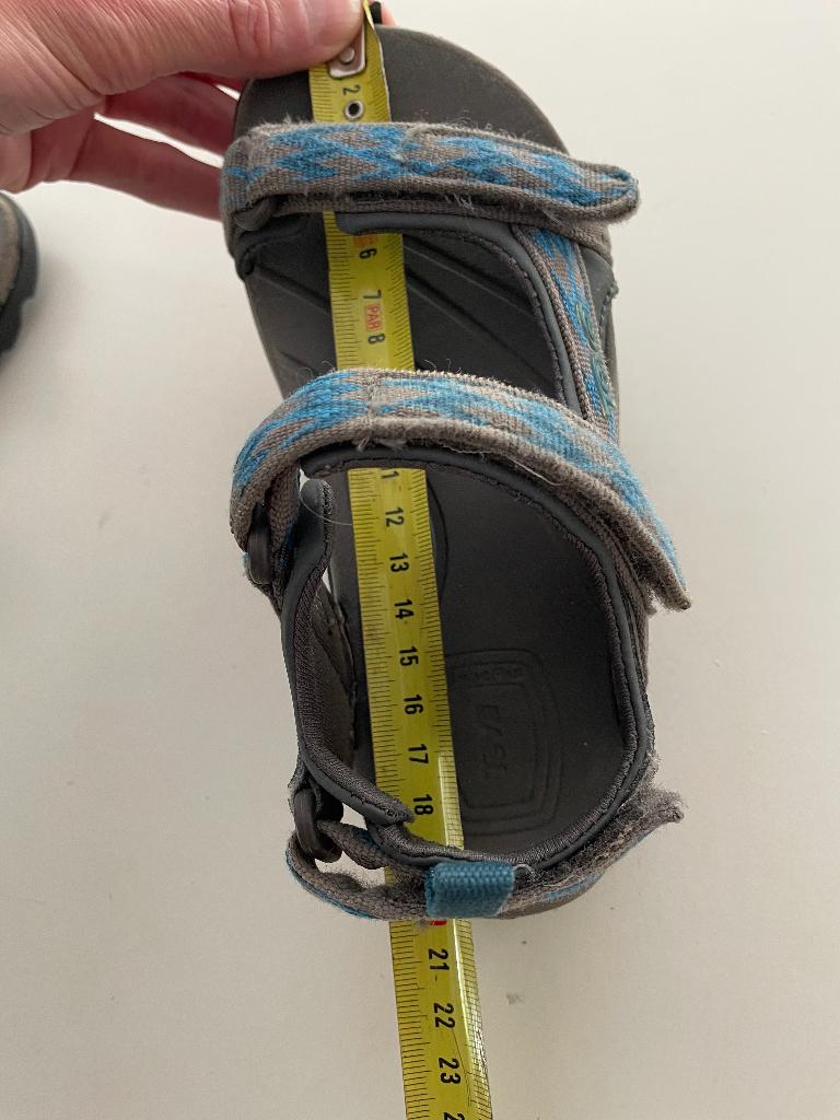 Teva 31, Kinderen en Baby's, Kinderkleding | Schoenen en Sokken, Gebruikt, Jongen of Meisje, Overige typen, Teva