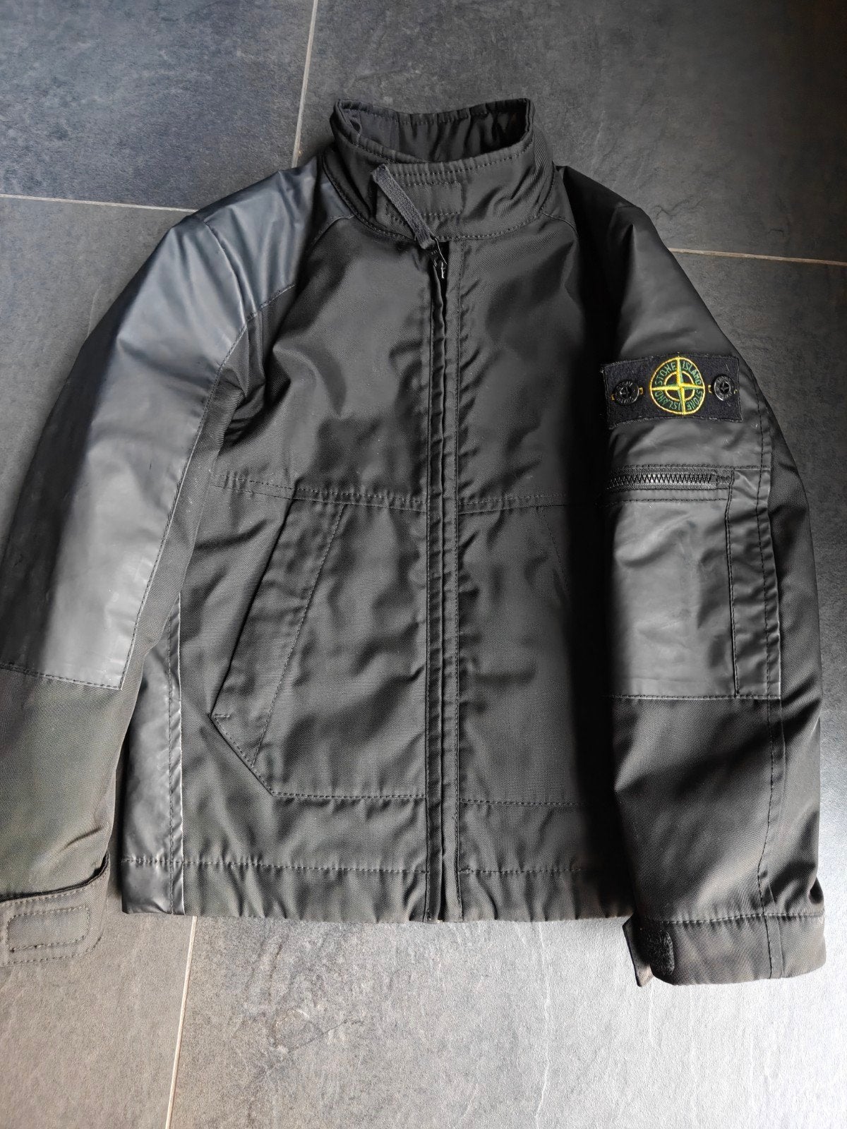 Stone island junior jas zwart maat 116 - zeer goede staat, Ophalen of Verzenden