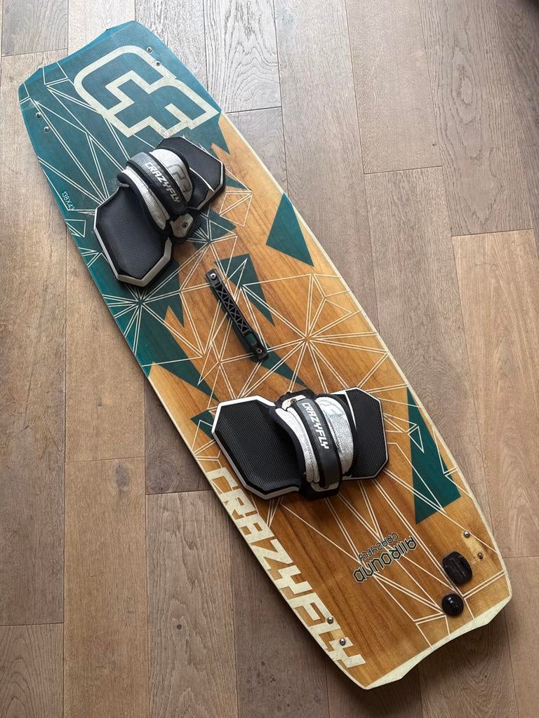 CrazyFly 138x43 Allround Kiteboard met Bindingen, Watersport en Boten, Kitesurfen, Twintip, Ophalen of Verzenden, Gebruikt, Kiteboard