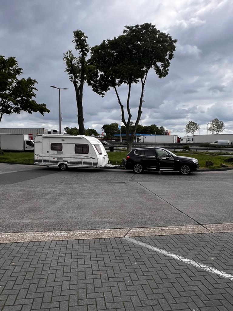 Beyerland vitesse 420 LB met vol aut mover + thule luifel, Caravans en Kamperen, Treinzit, Particulier, 4 tot 5 meter, Lengtebed