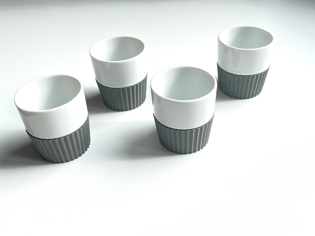 4 Espresso mokjes wit porselein met grip -merk  Zone Denmark, Ophalen of Verzenden, Zo goed als nieuw, Porselein, Kop(pen) en/of Schotel(s)