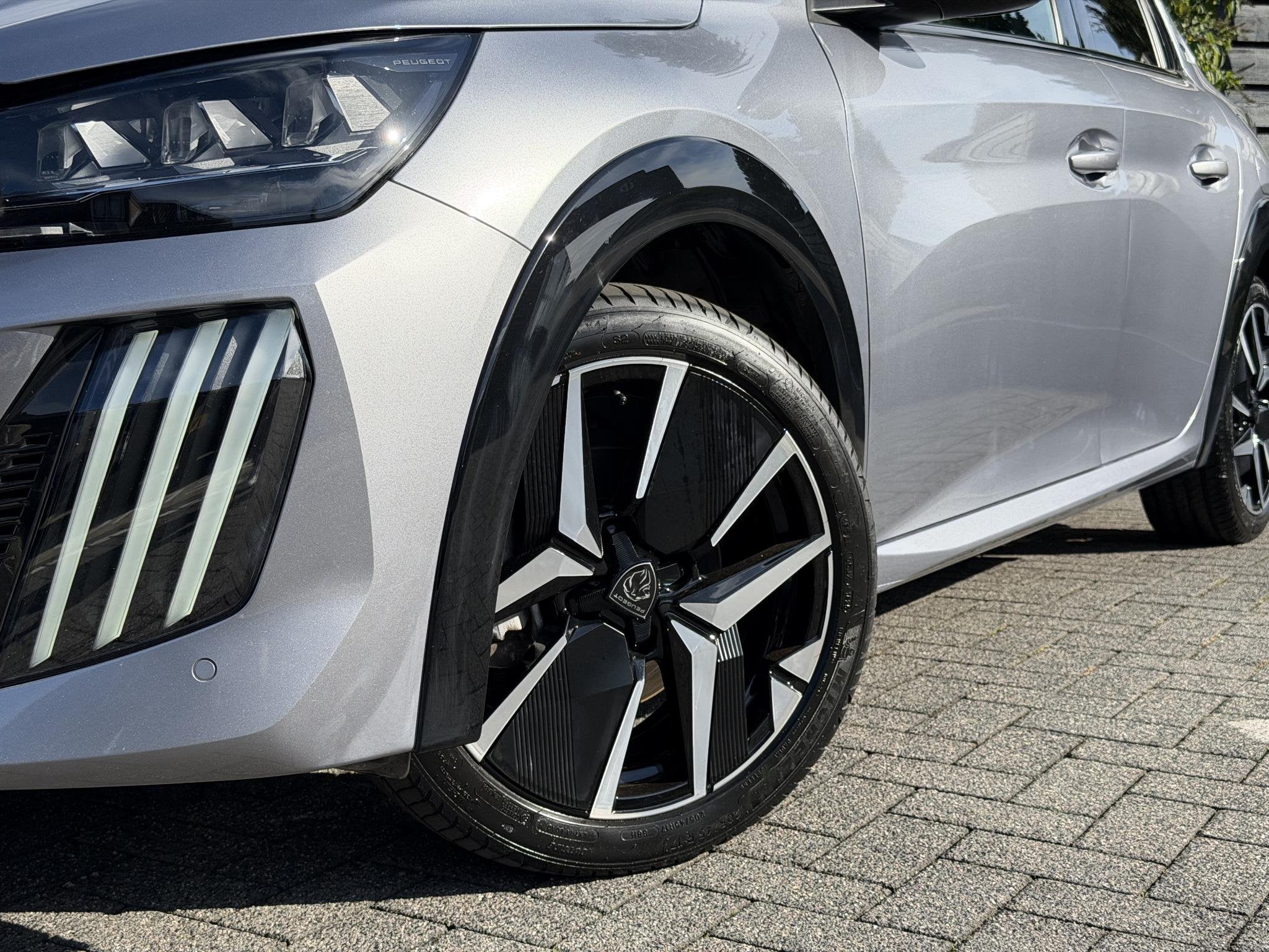 Peugeot 208 GT 1.2 Hybrid 145PK e-DCS6 Automaat Achteruitrij, 12 maanden, Gebruikt, 1199 cc, 1200 kg