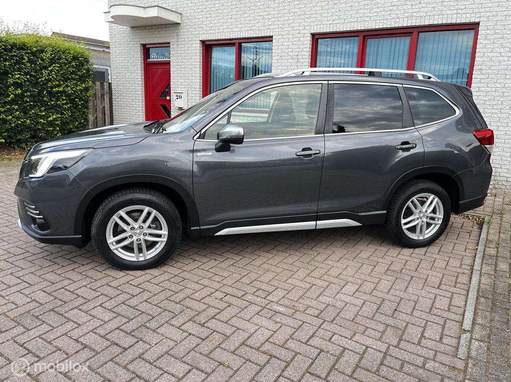 Subaru Forester 2.0i e-BOXER Luxury, Auto's, Subaru, Automaat, Zwart, 4 cilinders, 150 pk