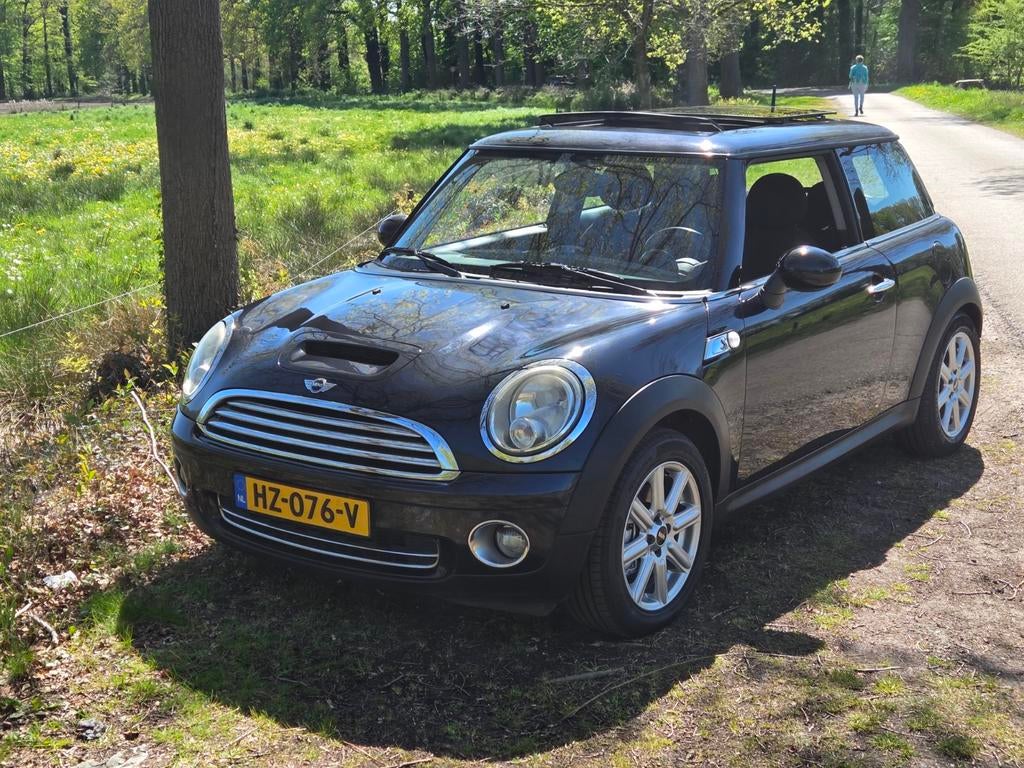 Mini (r56) 1.4 95pk 2008 Cooper S look te ruil opel oldtimer, Auto's, Voorwielaandrijving, Stof, Zwart, 4 stoelen